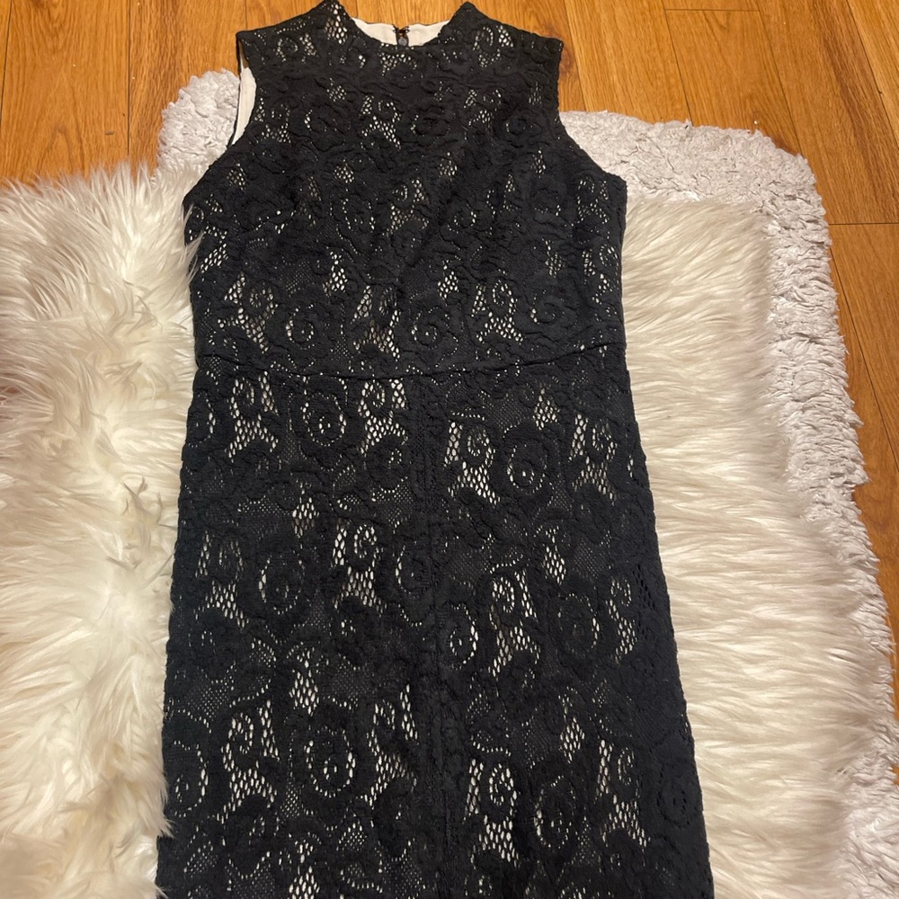 Alice + Olivia Gisela High-Neck Lace Contrast Dress - Picture 16 of 16